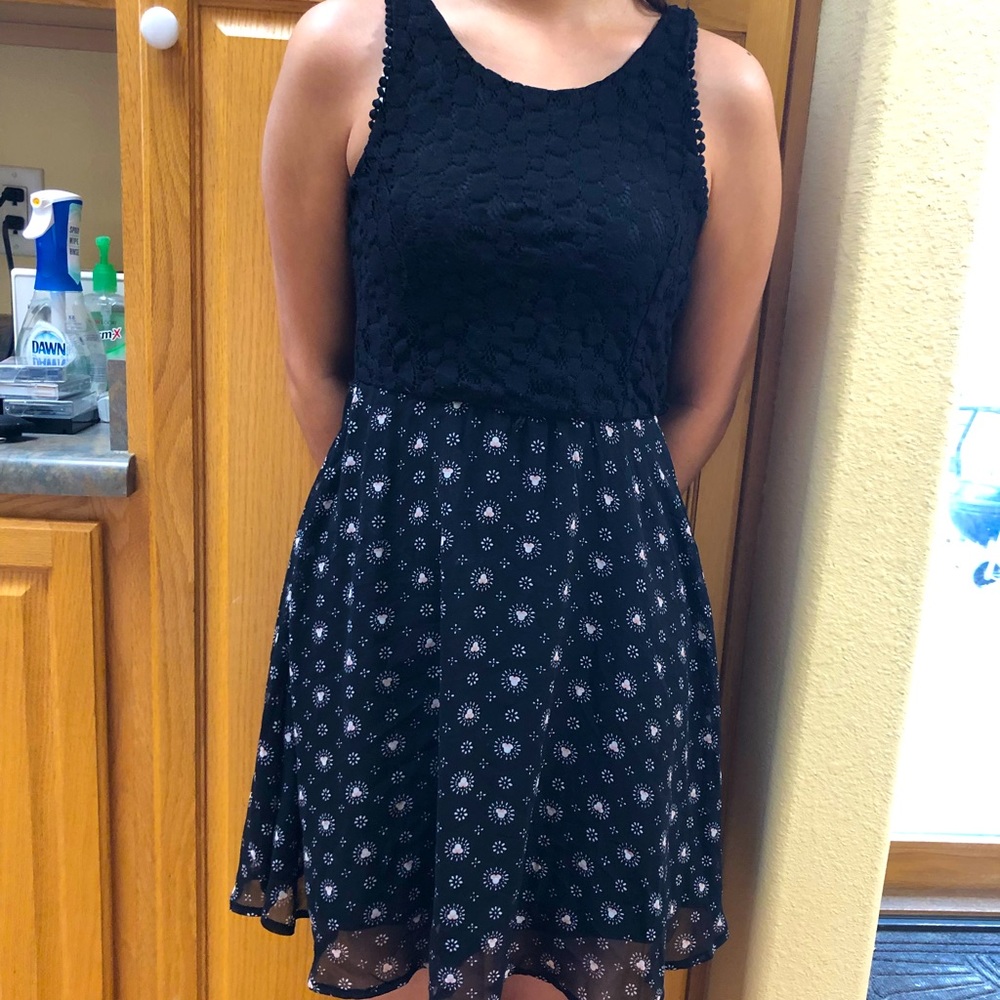 Size small juniors dress. Perfect for all occasions and very flattering.